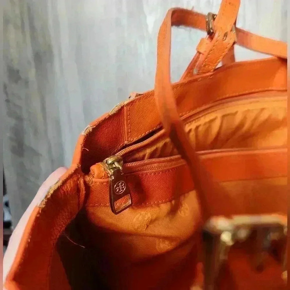 Tory Burch York Buckle Tote Bag in Orange - Picture 11 of 16